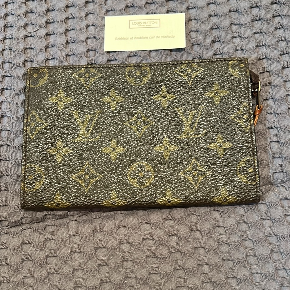 Louis Vuitton Brown Monogram toiletry 20 pouchette    Zipper separation